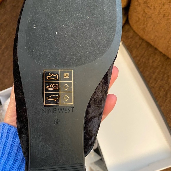 Nine West Dragonfly Black Flats Slip-On - Picture 8 of 8
